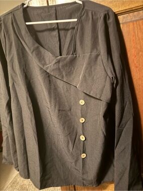 Womens Black Long-Sleeve Button Accent top